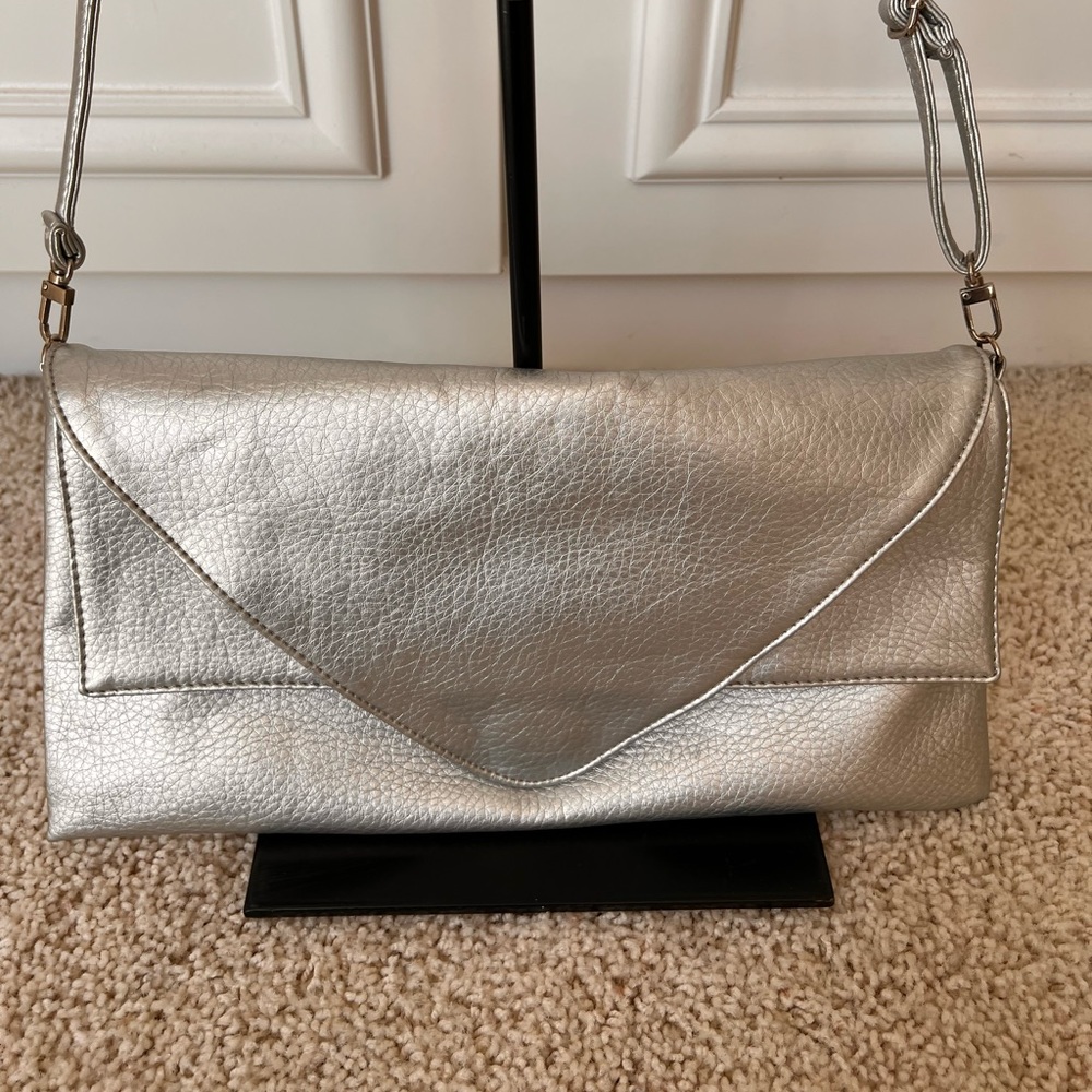 NWT Vintage Metallic Silver Faux Leather Large Fold Over Clutch/Crossbody